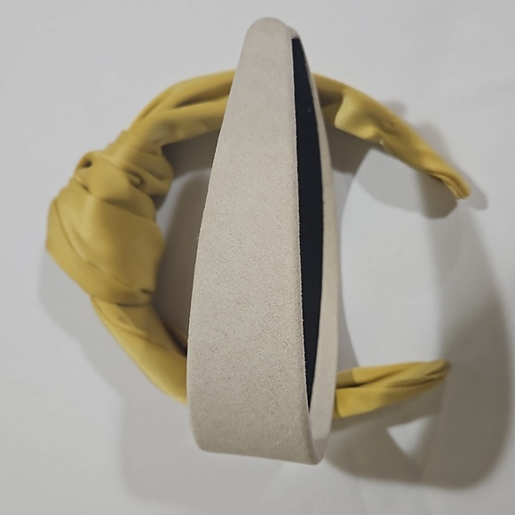 4 piece hair accessory set; Headband 2pc & Scrunchies 2pc. - Picture 6 of 11